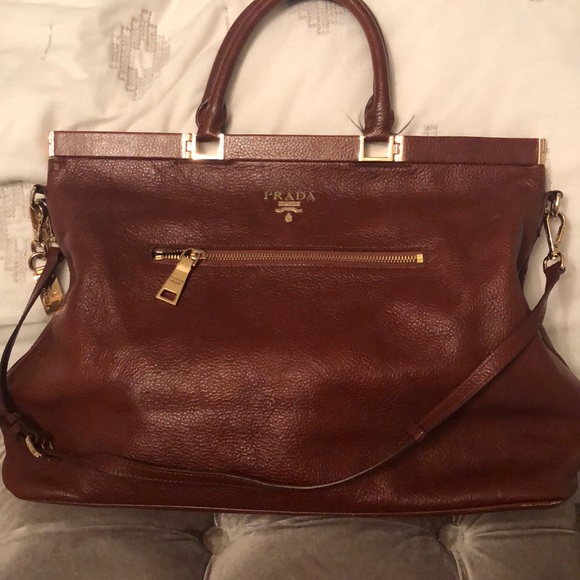 Prada large tote handbag with gold hardware - Picture 2 of 6